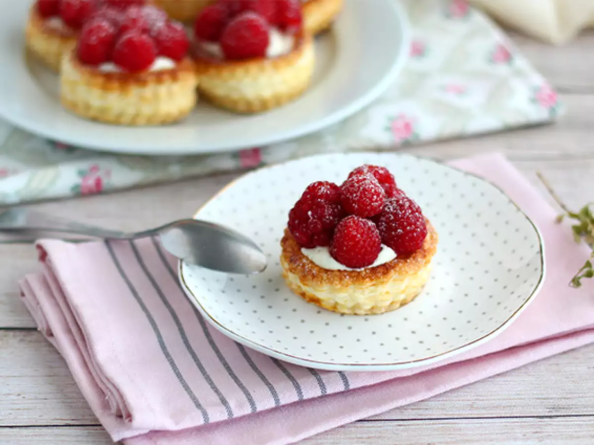 Süße Vol-au-vents mit Himbeeren und Mascarpone - foto 2