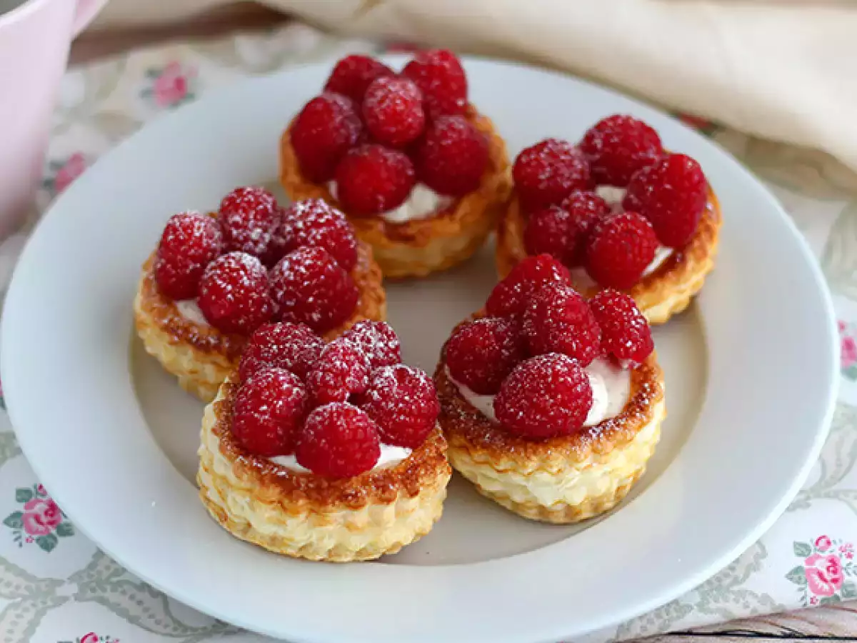 Süße Vol-au-vents mit Himbeeren und Mascarpone - foto 3