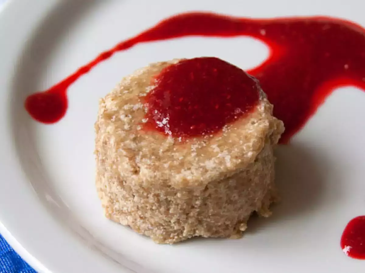 Süßes Auberginenmousse mit Himbeersauce