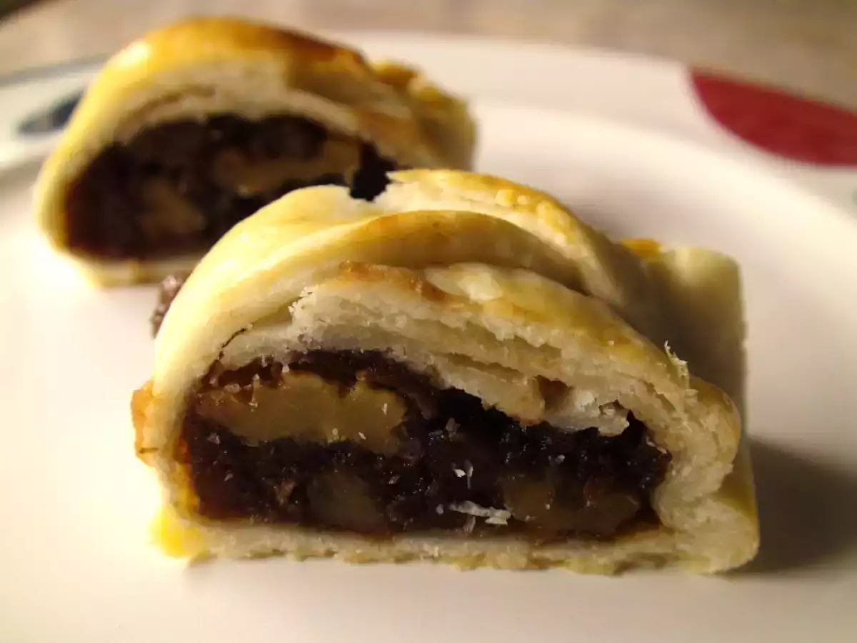 Sweet Bean- Puffs with Walnuts