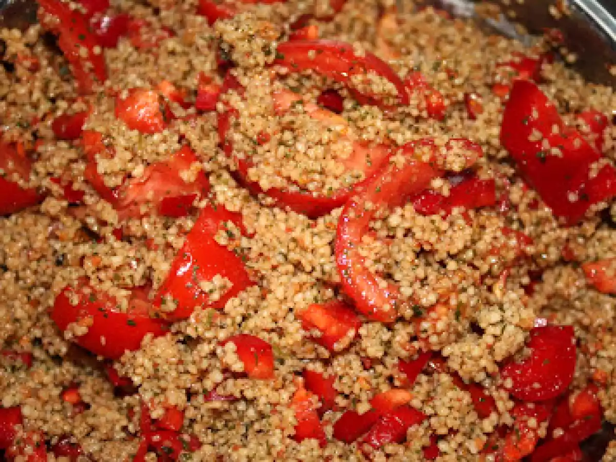 Taboulé mit Tomaten und Paprika