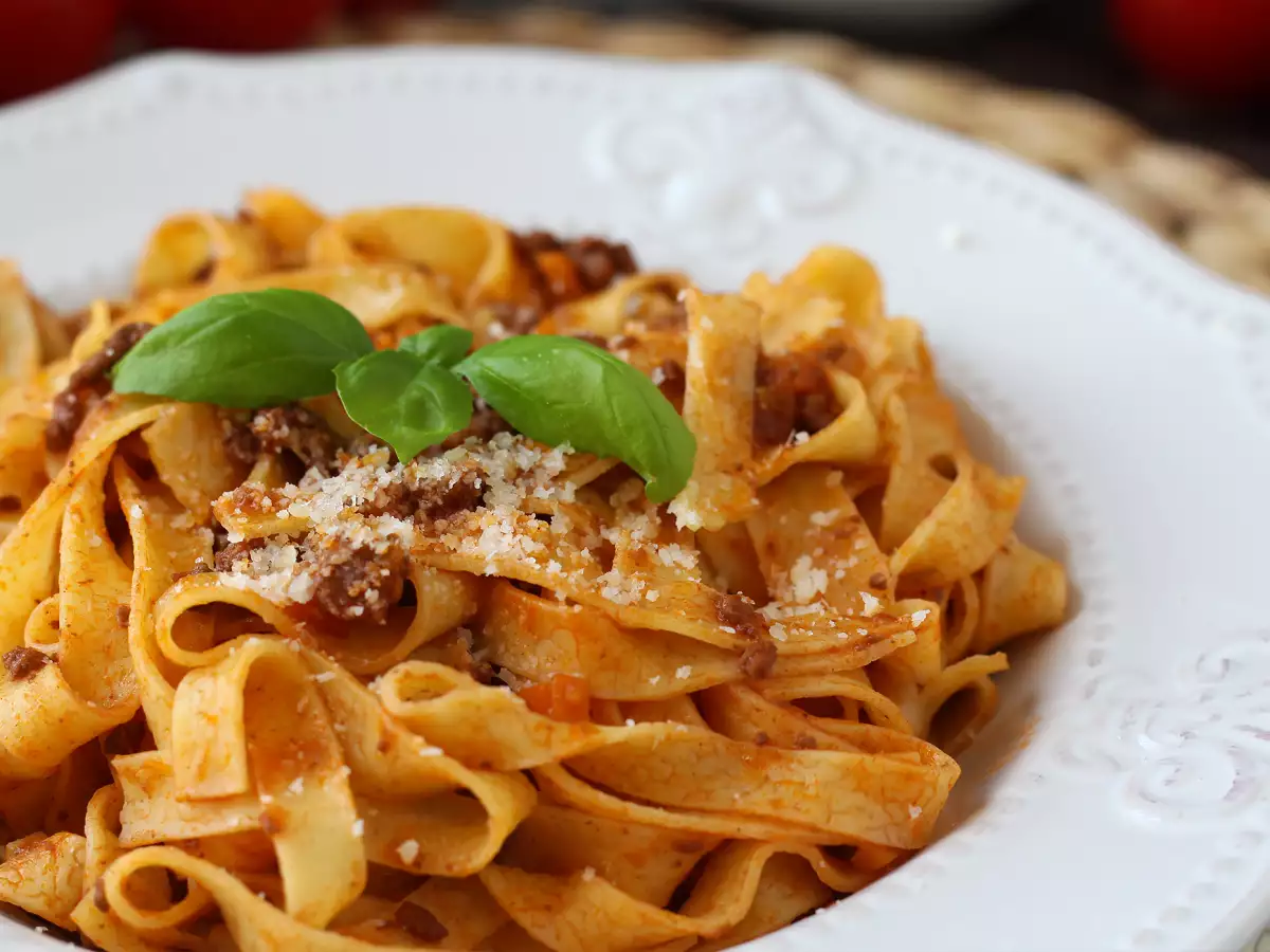 Tagliatelle mit Bolognese-Soße – Tagliatelle al ragù alla bolognese