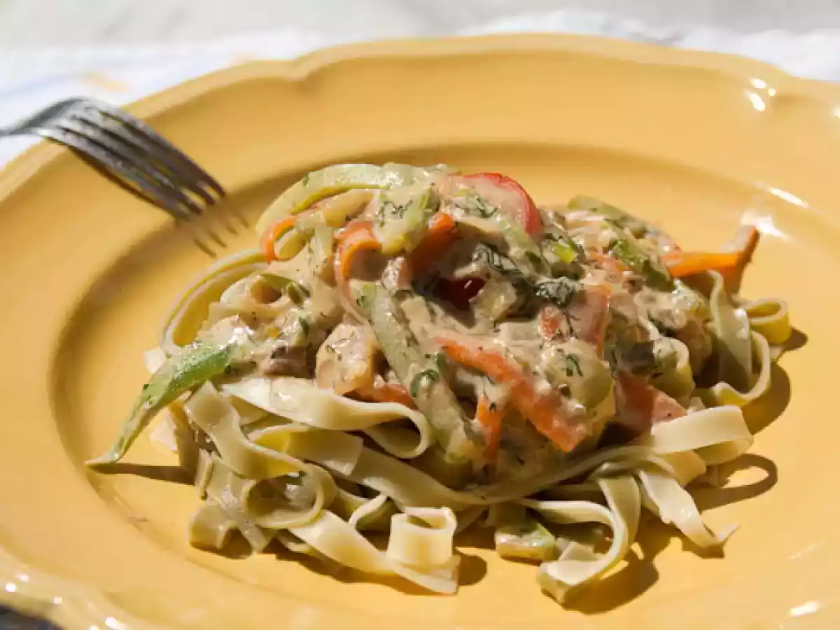 Tagliatelle mit Gemüse-Käse Sauce
