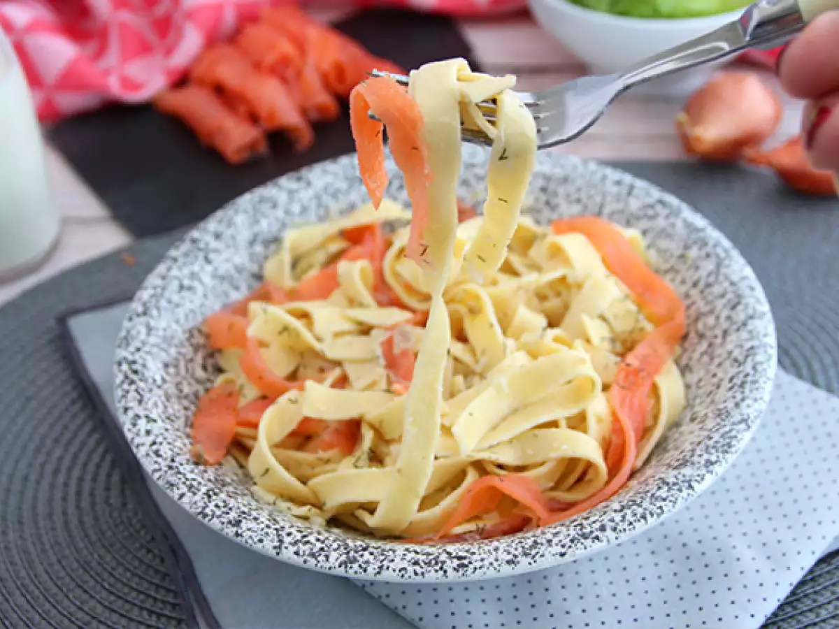 Tagliatelle mit Räucherlachs und Dill