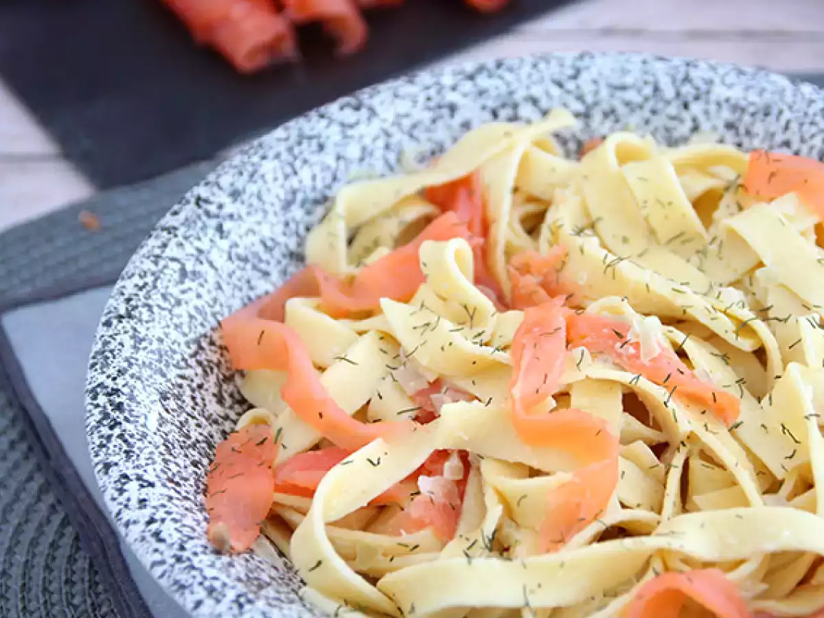 Tagliatelle mit Räucherlachs und Dill - foto 3