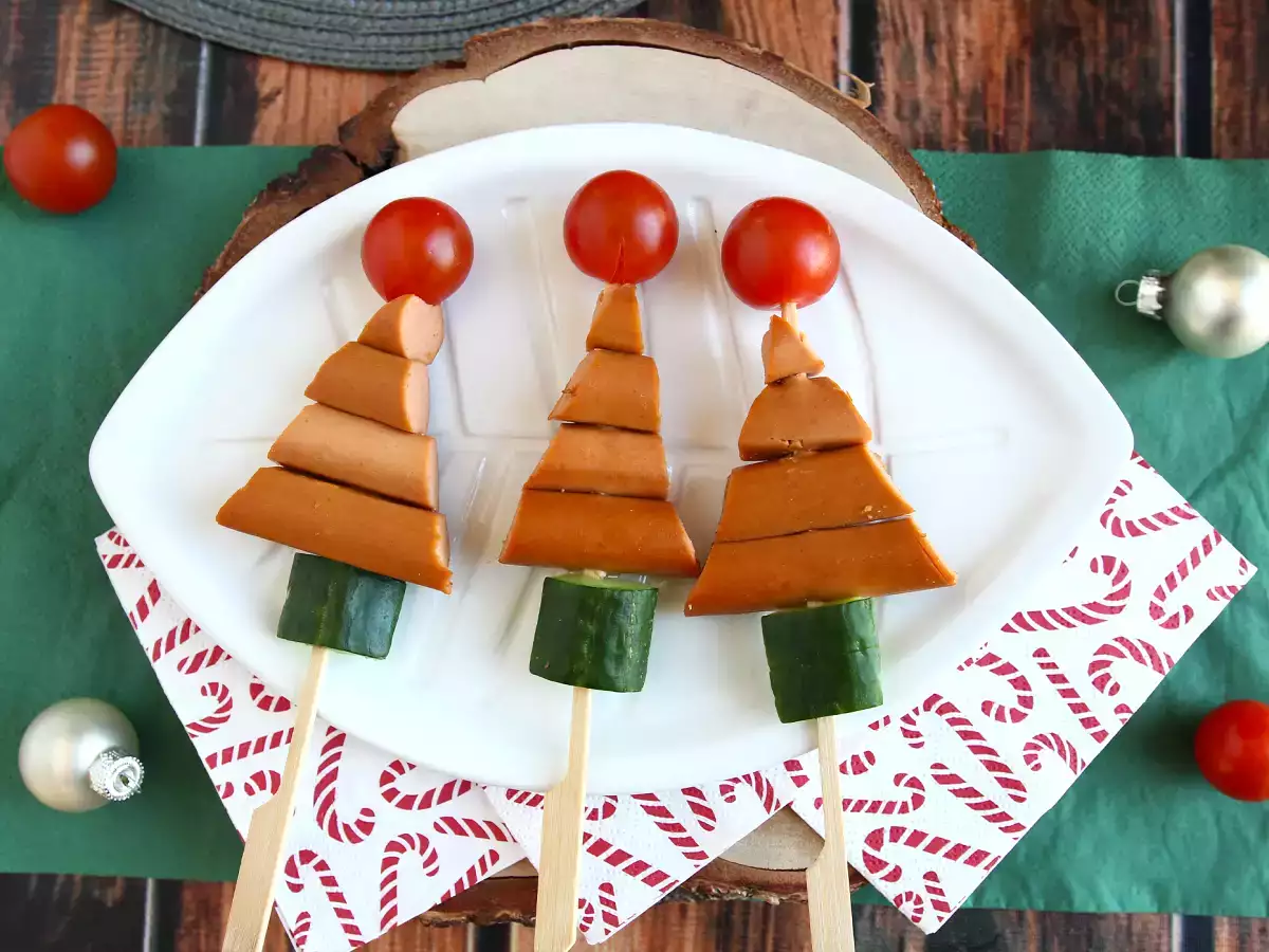 Tannenbaum-Spieße aus Knackis: der schnelle und einfache Weihnachtssnack!