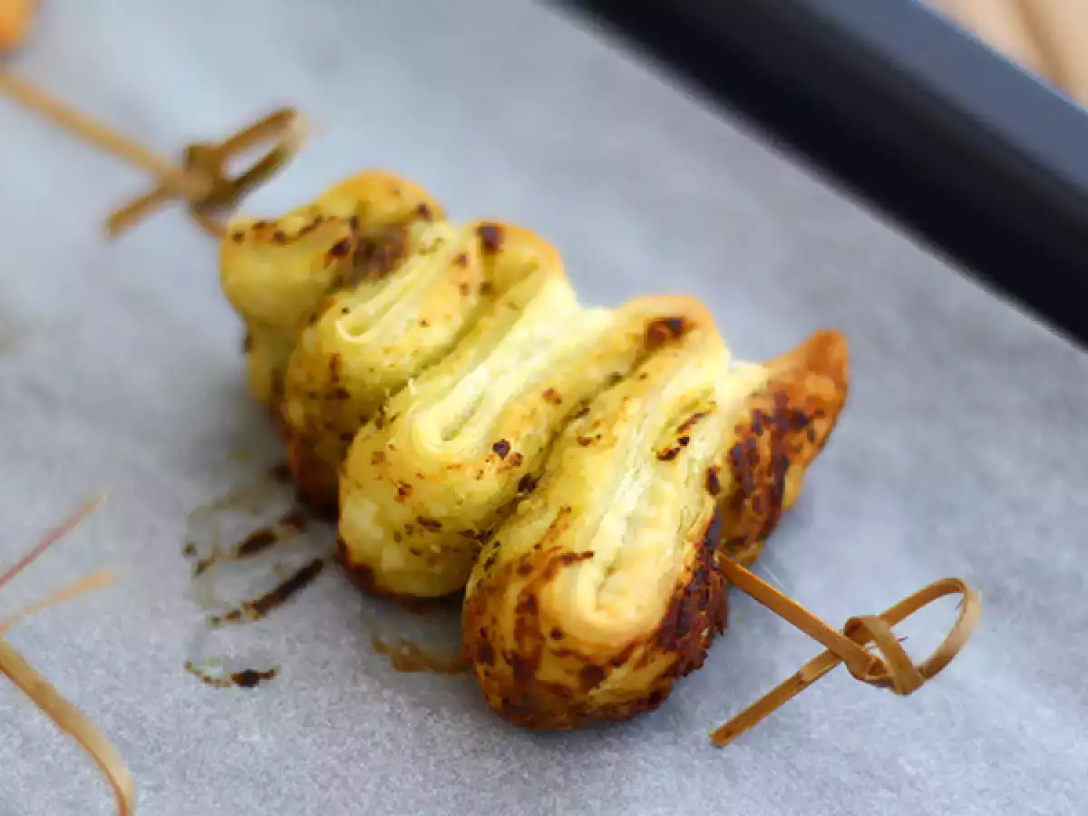 Tannenblätterteig mit Pesto für den Weihnachtsapéro