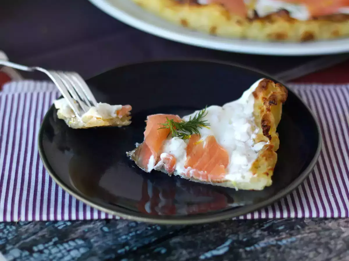 Tarte mit Räucherlachs auf Kartoffelboden - foto 2
