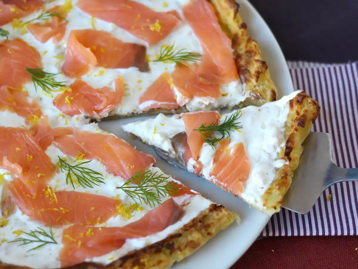 Tarte mit Räucherlachs auf Kartoffelboden - foto 3