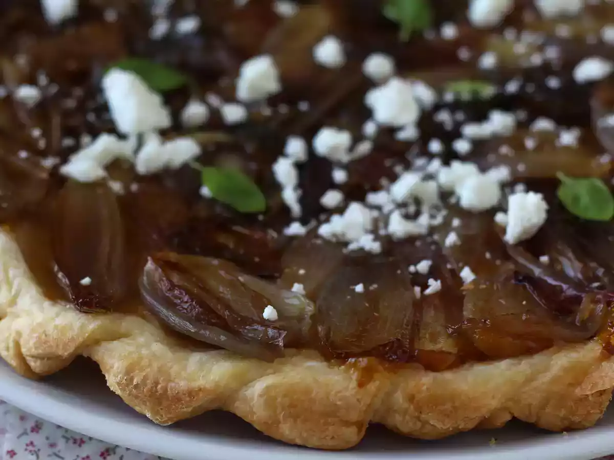 Tarte Tatin mit Schalotten und Feta, die unwiderstehliche salzige Version! - foto 8