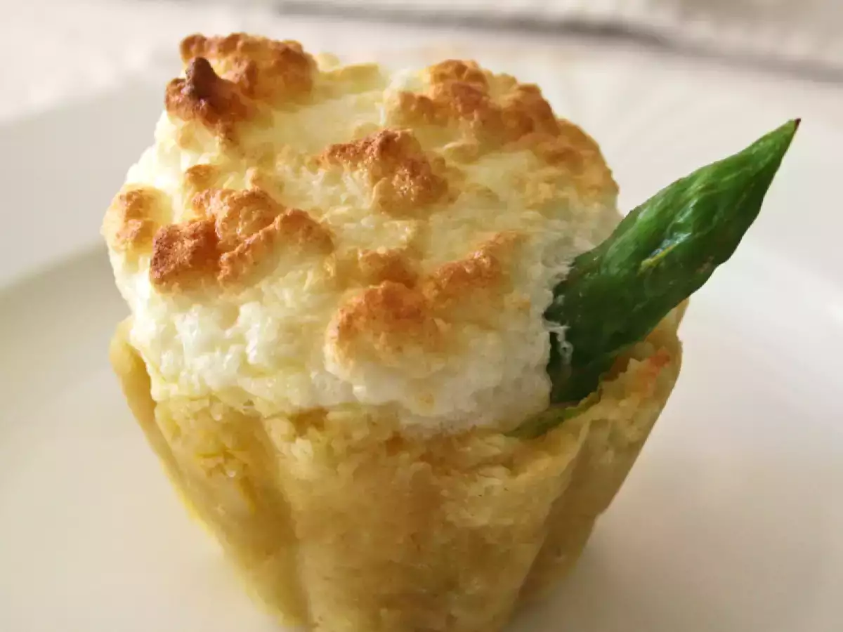 Tartelettes asperges crème d'ail meringuée