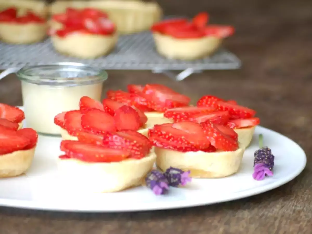 Tartelettes mit Erdbeeren und Lavendel