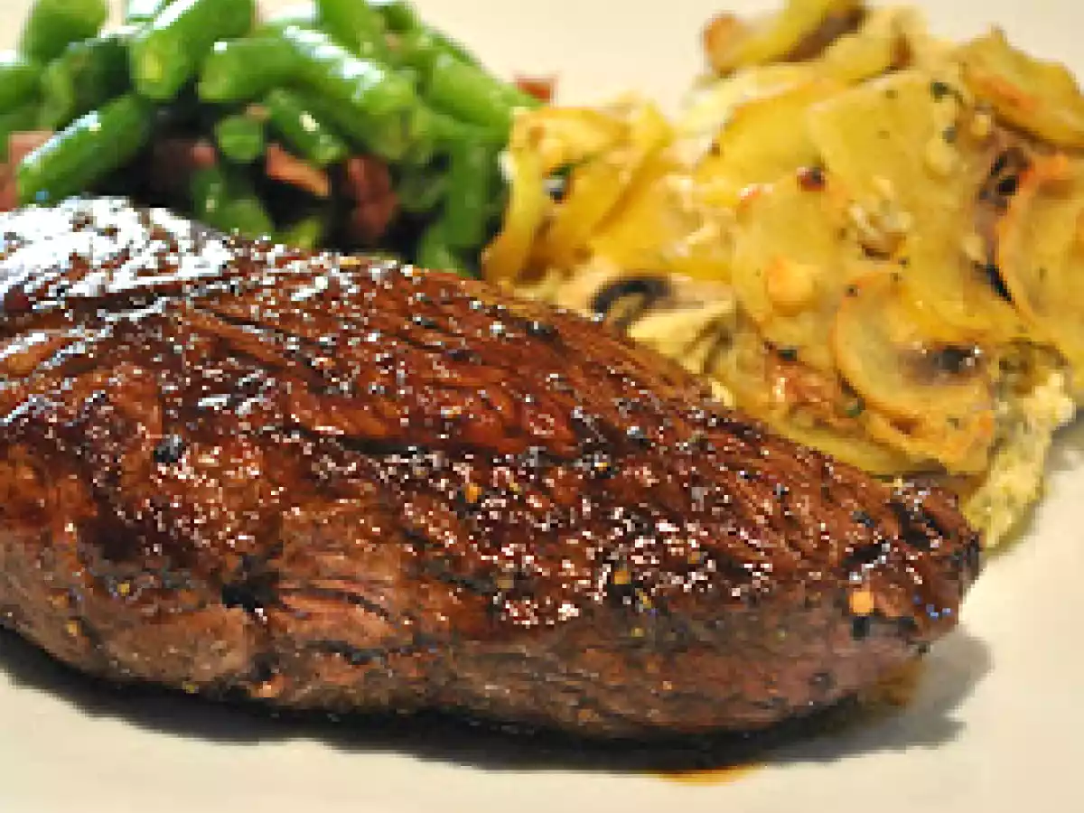 Teriyaki - Steak mit Champignon-Kartoffelgratin