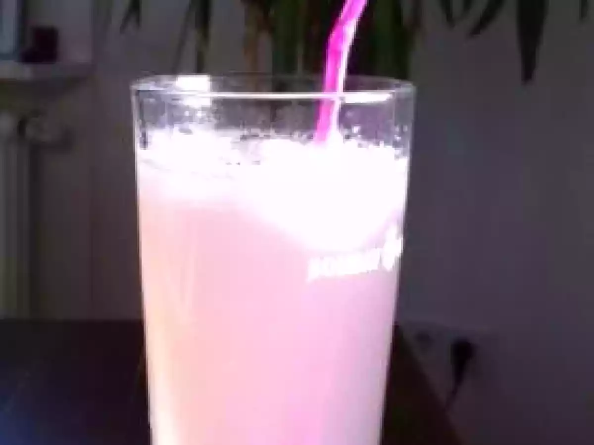 The Bombay Rhub & The Cucumber Bitch: Drinks mit Gin und Rhabarber-Sirup