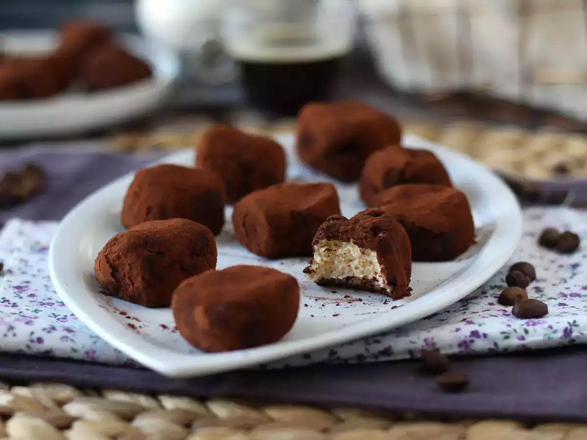 Tiramisu-Kugeln – das italienische Dessert in Miniportionen, perfekt zum Kaffee!