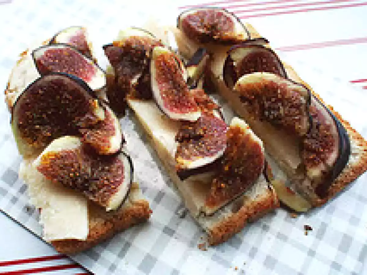 Toast mit feigen & parmesan
