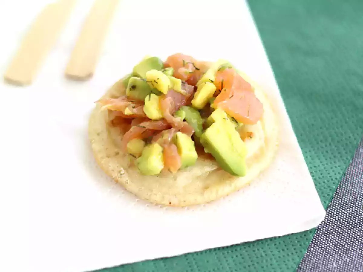 Toast mit Lachs und Avocado - foto 2