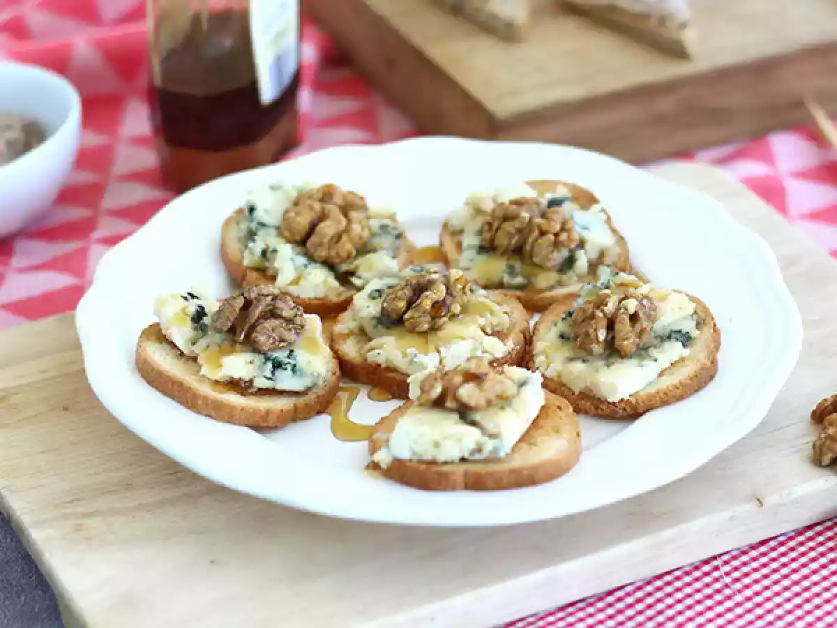 Toast mit Roquefort, Walnüssen und Honig - foto 3
