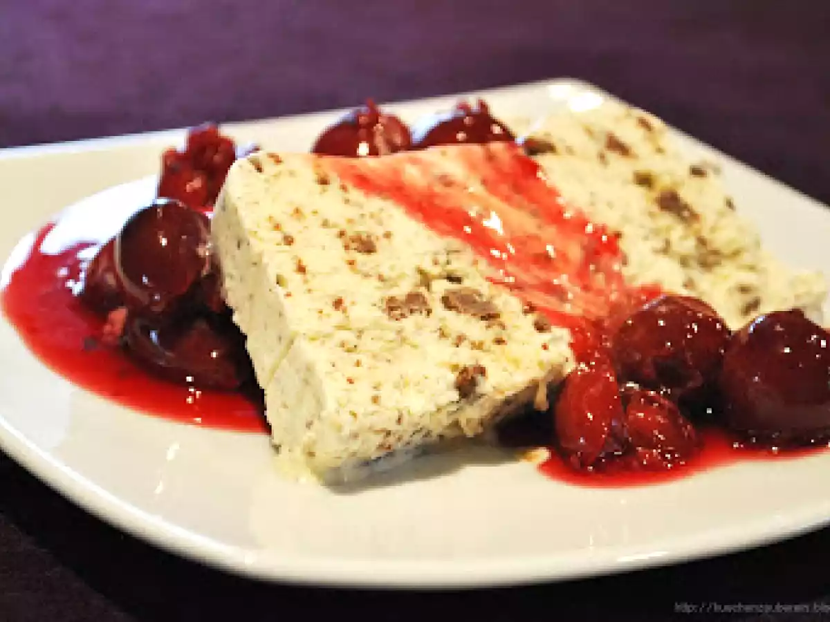 Toblerone-Eis mit heißen Punschkirschen