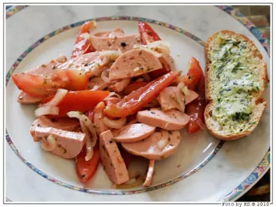 Tomate-Fleischwurst-Salat