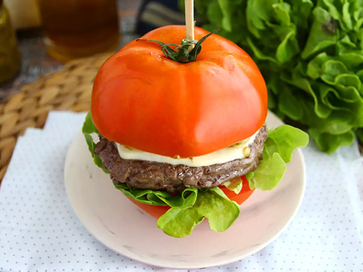 Tomaten-Burger ohne Brot