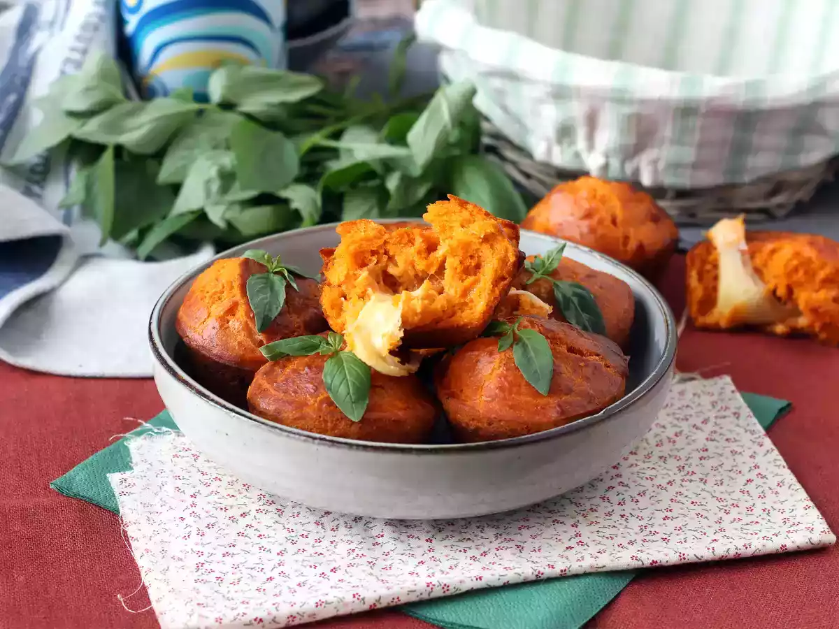 Tomatenmuffins mit zartschmelzendem Mozzarella-Herz - foto 4