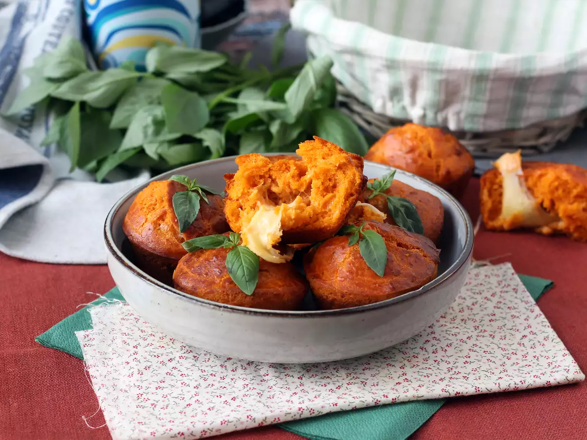 Tomatenmuffins mit zartschmelzendem Mozzarella-Kern - foto 4