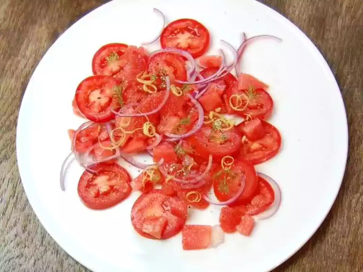 Tomatensalat mit Grapefruit und Wassermelone