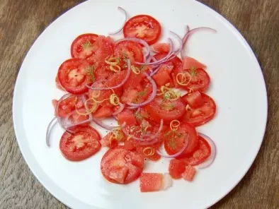 Tomatensalat mit Grapefruit und Wassermelone