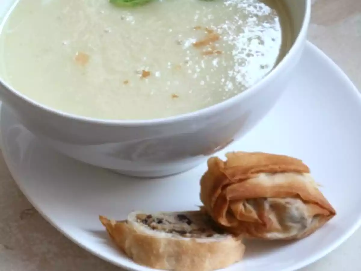Topinambursuppe mit Shiitake-Bergblumenkäse-Strudel
