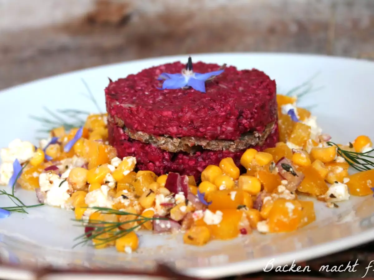 Törtchen violette avec une salade de mais