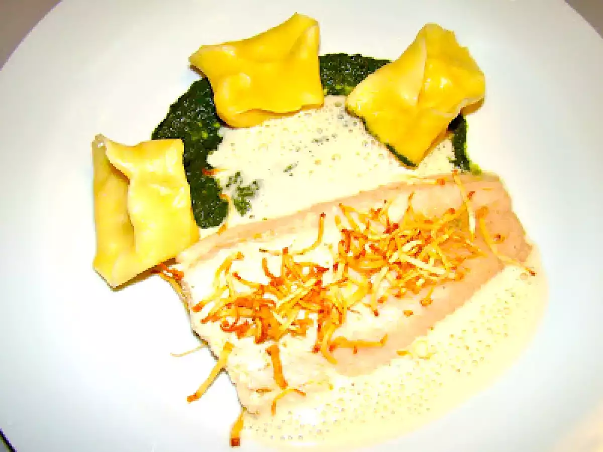 Tortellini mit Petersilienwurzel, grüner Petersilie Sahne, Weißweinsauce