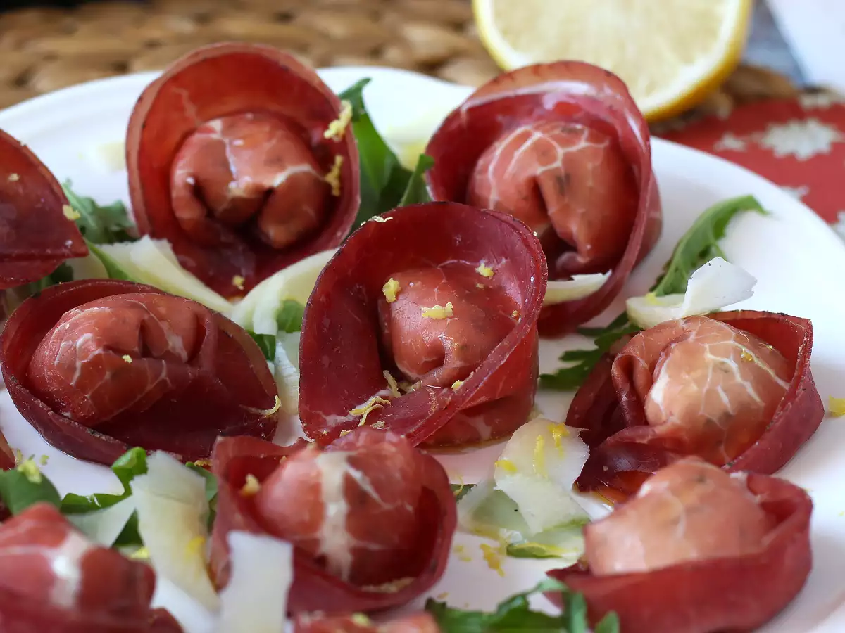Tortelloni di bresaola gefüllt mit Rucola und Ricotta: lecker und in 10 Minuten fertig!
