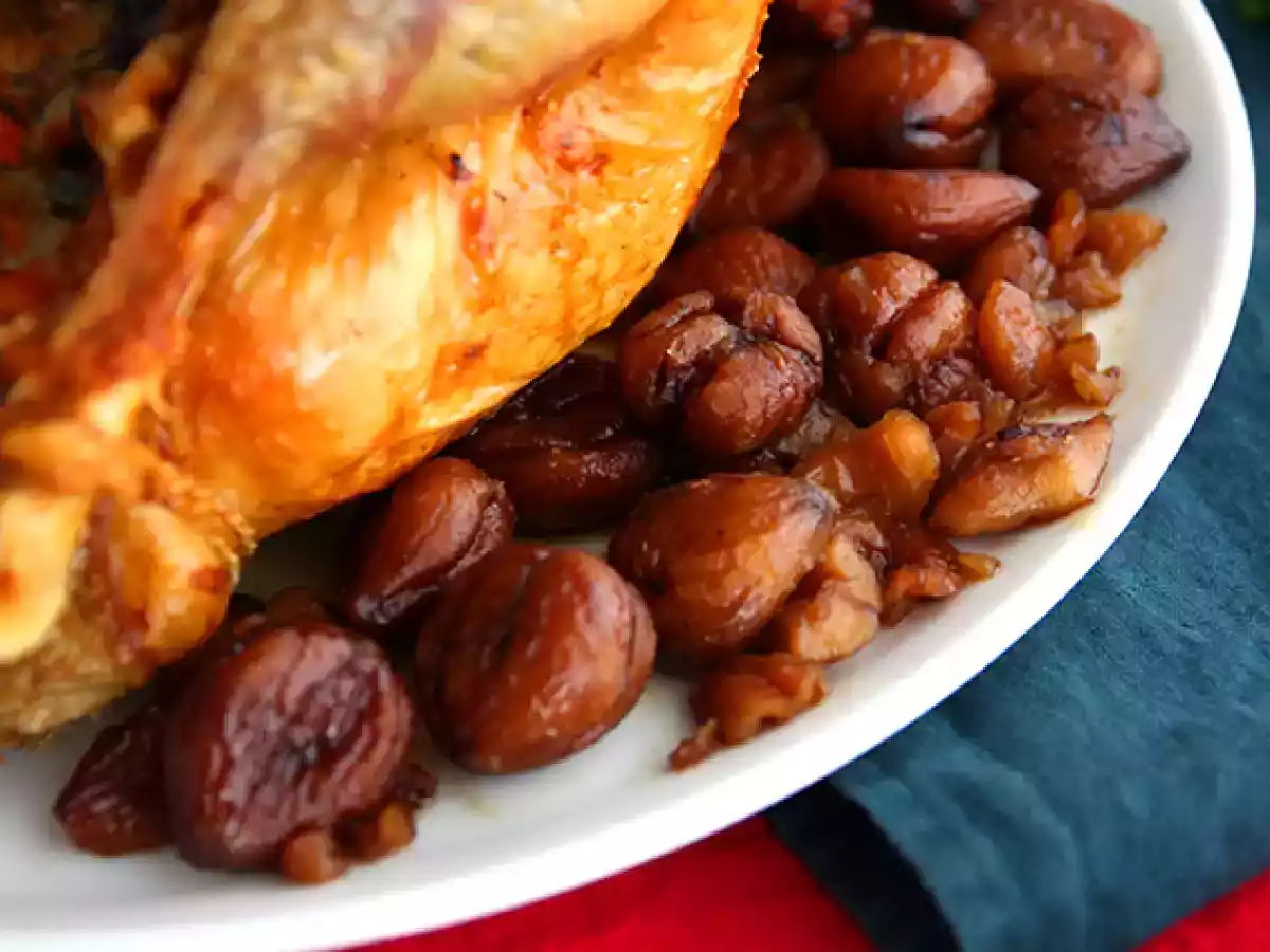 Traditioneller Kapaun mit Kastanien - foto 4