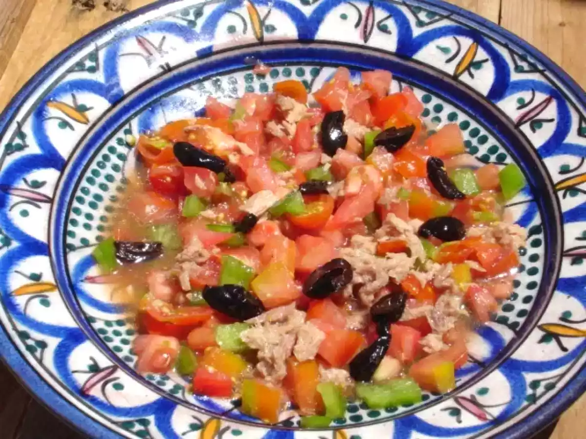 Tunesischer Tomatensalat Radhkha mit Thunfisch
