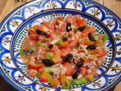 Tunesischer Tomatensalat Radhkha mit Thunfisch