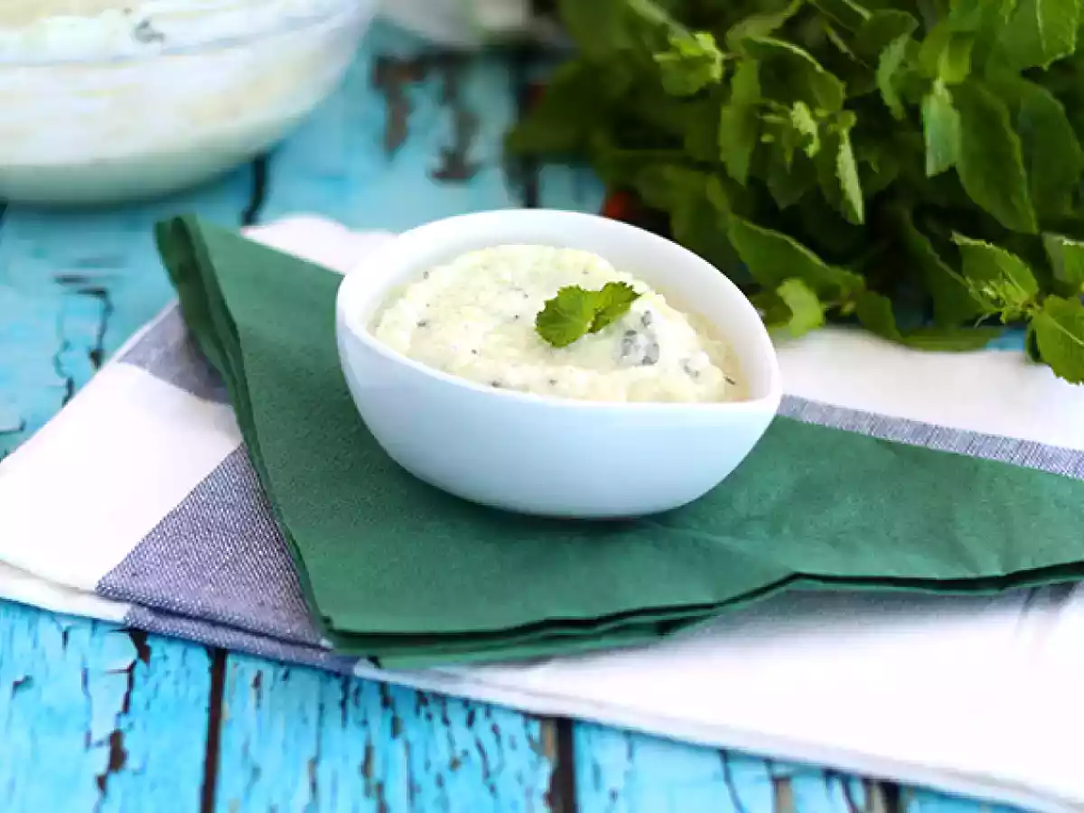 Tzatziki, die griechische Sauce mit Gurken und Joghurt