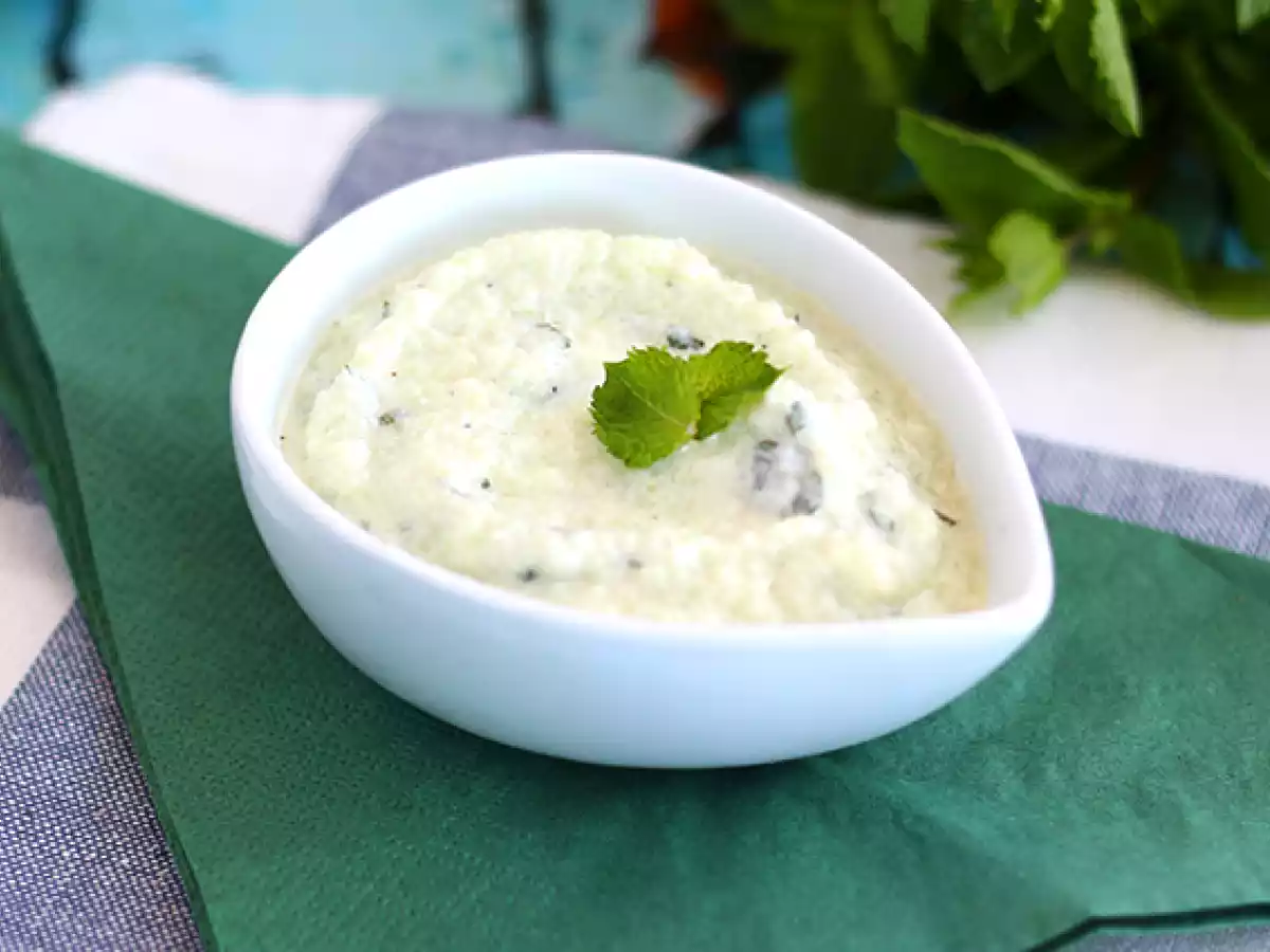 Tzatziki, die griechische Sauce mit Gurken und Joghurt - foto 2