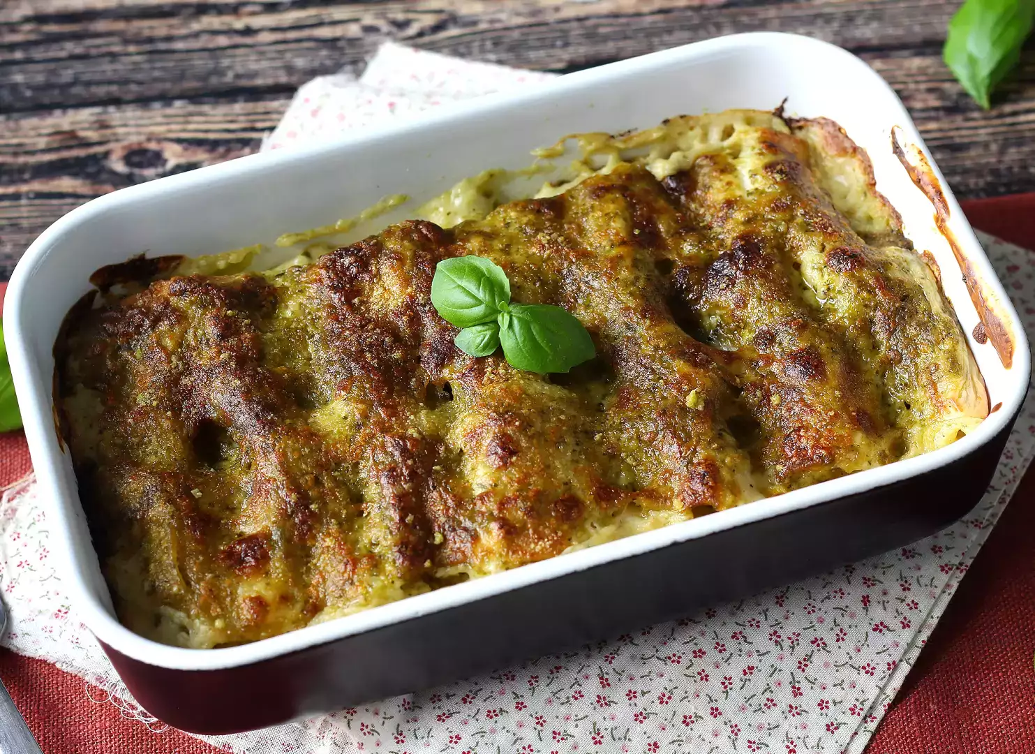 Überbackene cannelloni mit pesto: das einfache und leckere rezept