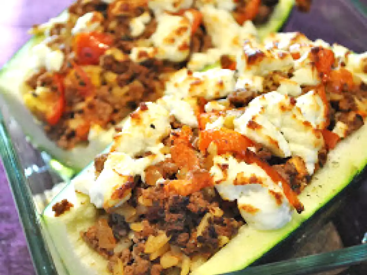 Überbackene Zucchini mit Kritharaki-Nudeln & Hackfleisch