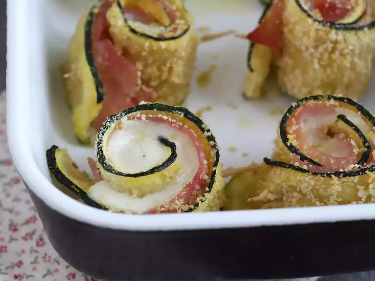 Überbackene Zucchiniröllchen mit Kochschinken und Scamorza - foto 2