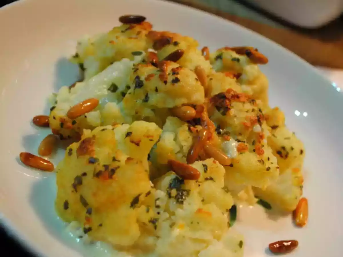 Überbackener Blumenkohl mit Saint Albray-Sauce nach Carlo Bernasconi