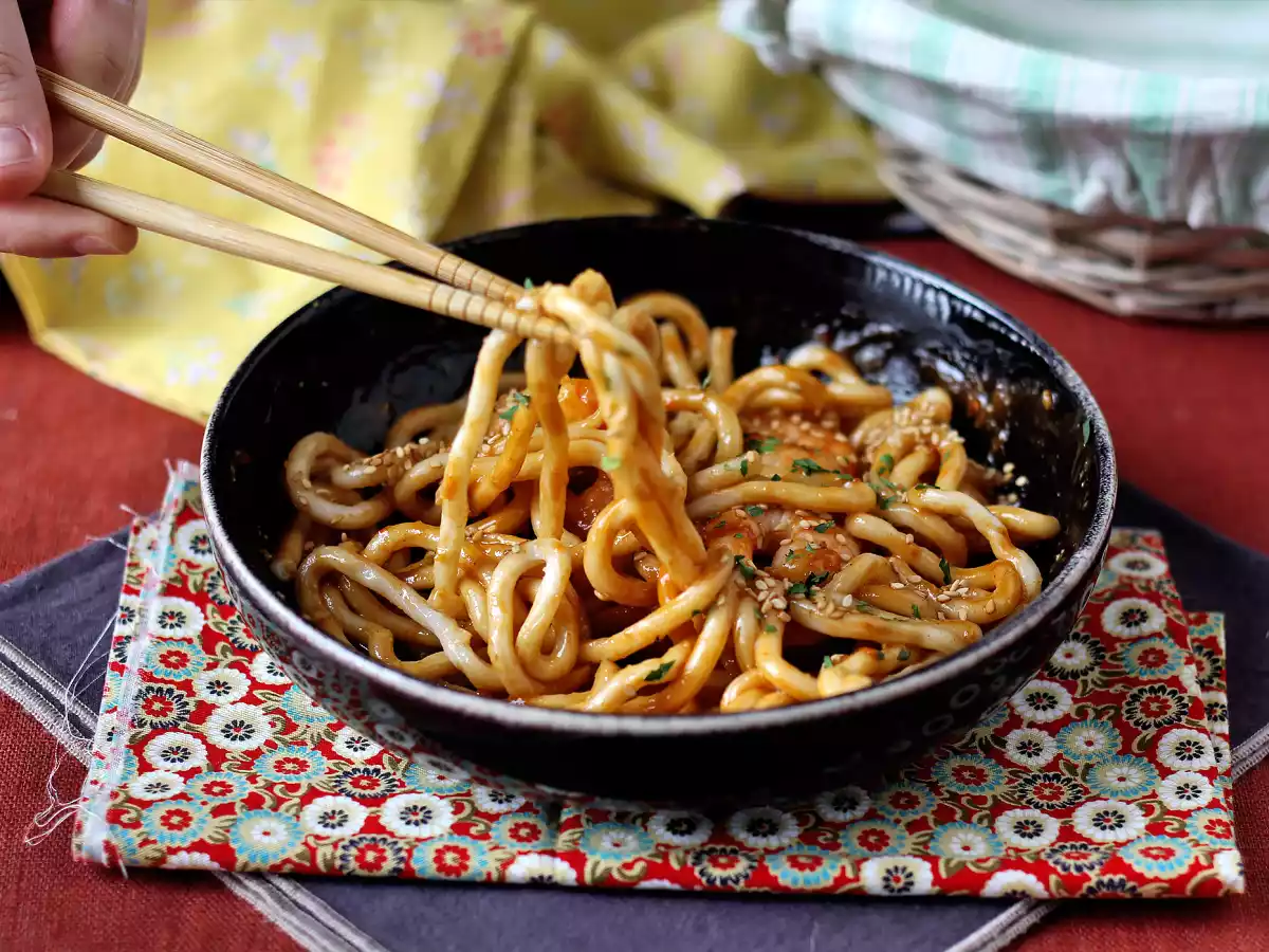 Udon-Nudeln mit Garnelen und scharfer Erdnusssauce - foto 4