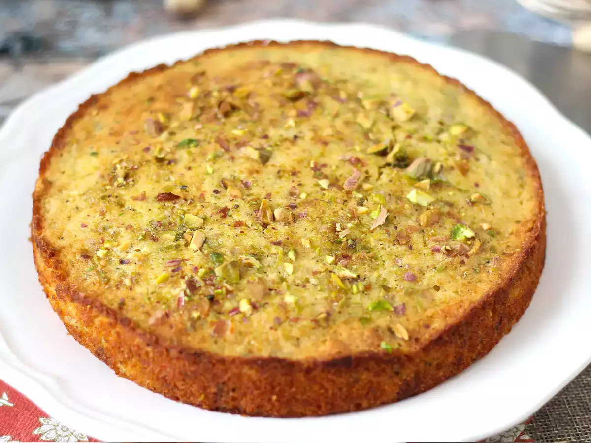 Ultra saftiger Kuchen mit Pistazien, Limetten und Zucchini - foto 5