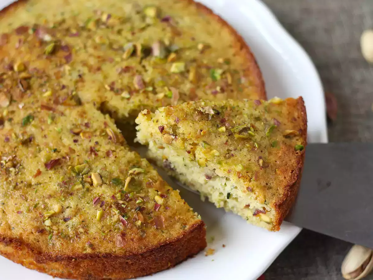 Ultra saftiger Pistazien-Limetten-Zucchini-Kuchen - foto 2