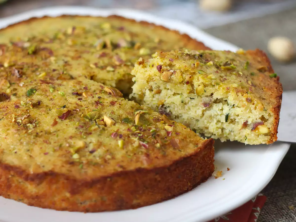 Ultra saftiger Pistazien-Limetten-Zucchini-Kuchen - foto 4