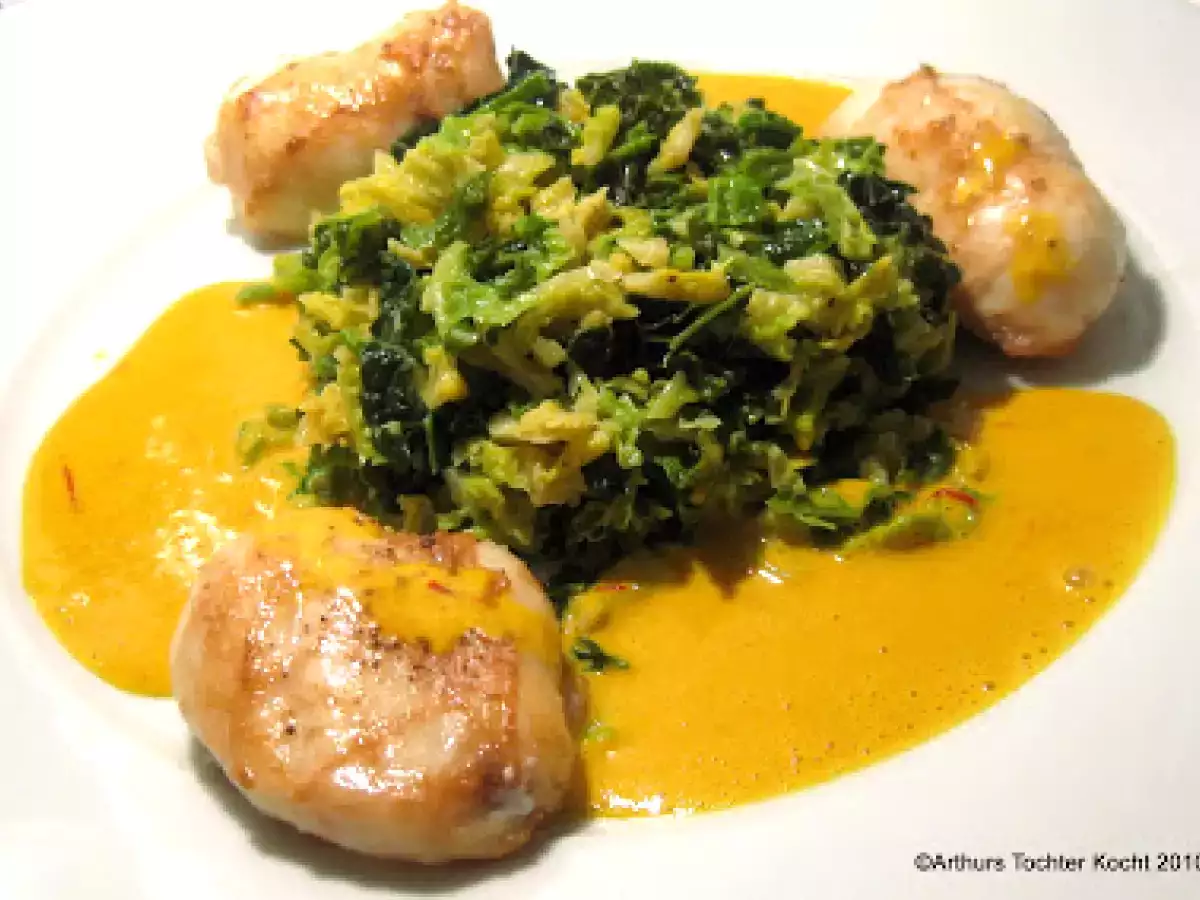 Umami - Seeteufelbäckchen im Schweinenetz, Wirsing, Safransauce