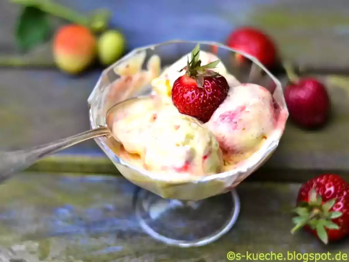 Vanille Parfait mit Erdbeerlimes