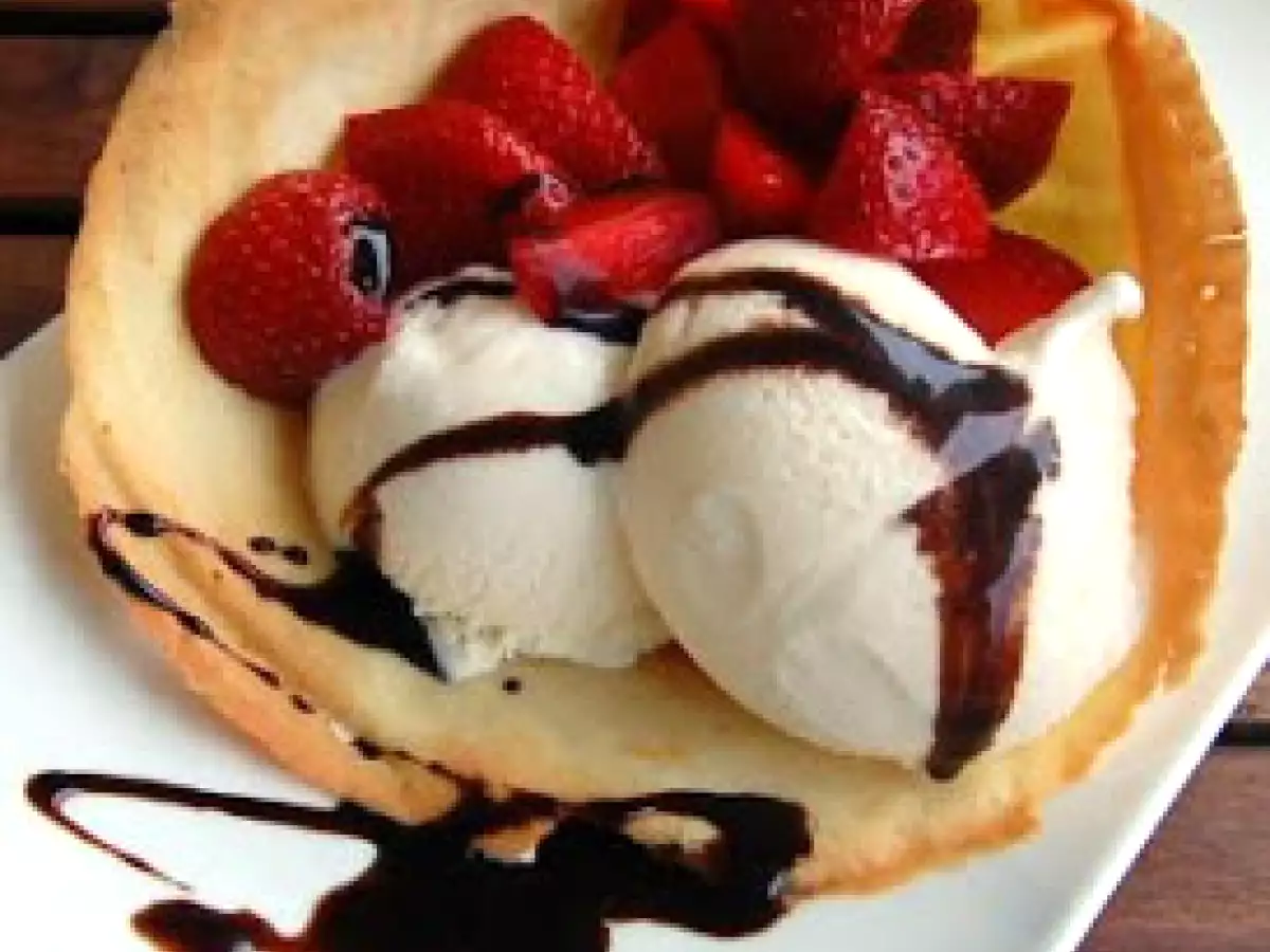 Vanilleeis in Waffel
