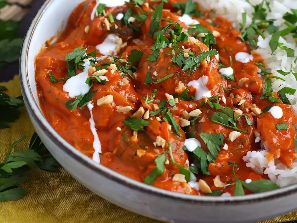 Vegane Malai Kofta: Kichererbsenbällchen in Tomatensoße